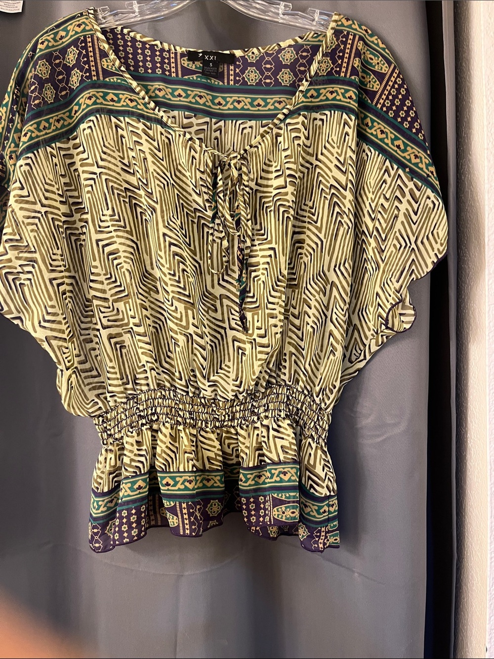 Like new! Forever 21 Women's Green Patterned Peasant Top
